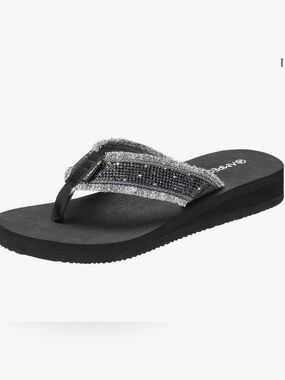 Ampeo shimmer comfy sandals size 8 Brand new in the box only
Tried on